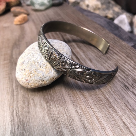 Pewter Embossed Cuff Bracelet - Picture 5 of 9